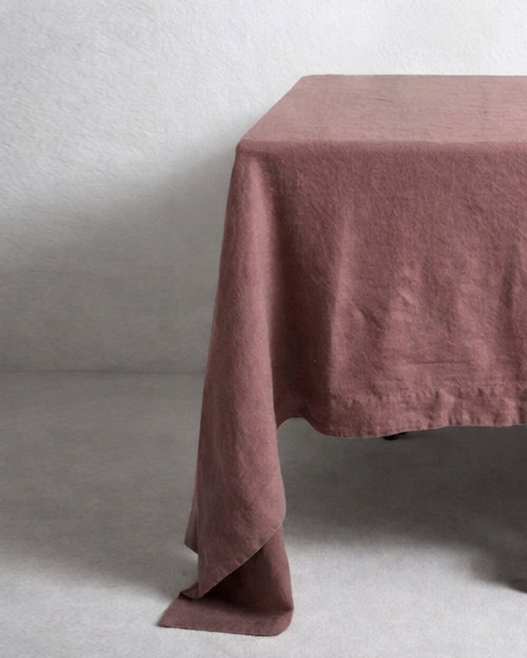 Mantel de lino Lavanda con acabado de dobladillo